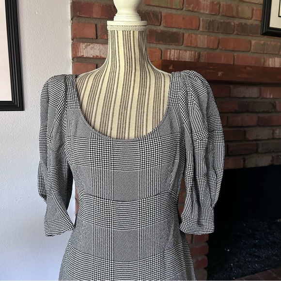 KHAITE Beatrice Puff Sleeve Houndstooth Print Sheath Dress in Black & White Sz 6 - Picture 5 of 11